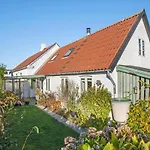 בית נופש 2 Bedroom Cozy In
