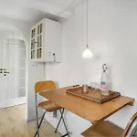 2 Bedroom Cozy In * Ronne