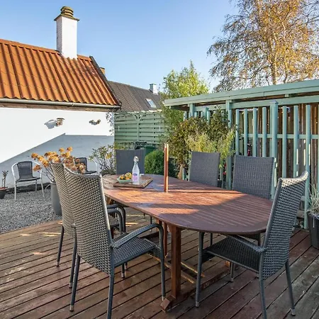 2 Bedroom Awesome In Holiday home