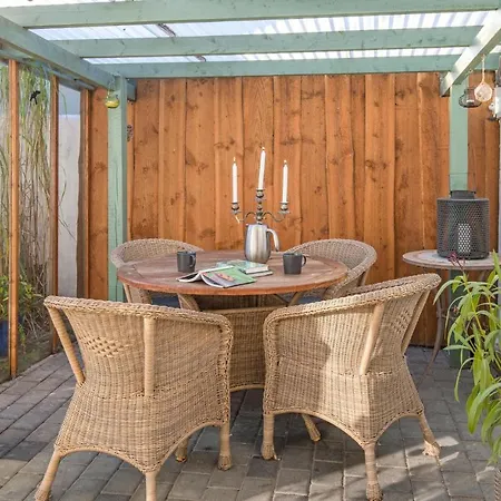 2 Bedroom Awesome In Holiday home