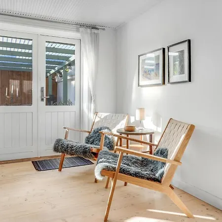 2 Bedroom Awesome In Ronne