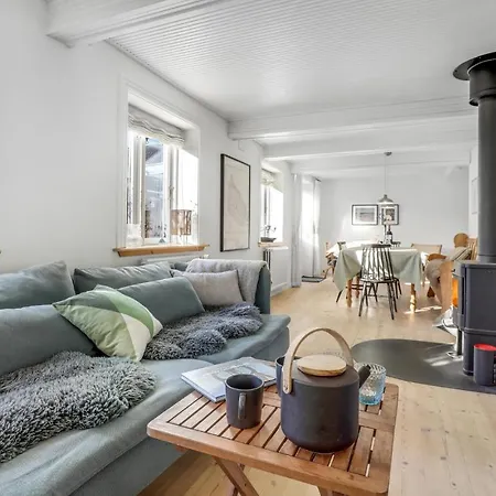 2 Bedroom Awesome In * Ronne